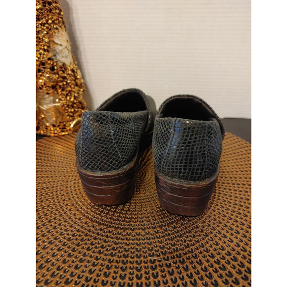 Born Size 9 - Picture 3 of 4